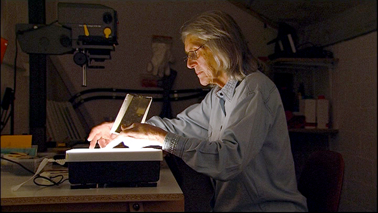 Gret Quinn working in the darkroom (film still "Riviera Cocktail" 2006)