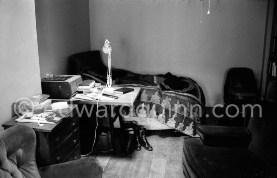 At Francis Bacon\'s house, 7, Reece Mews, London SW7, 1979. - Photo by Edward Quinn