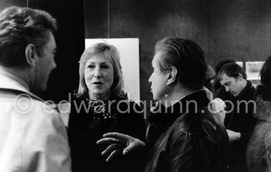 Francis Bacon attending Anne Madden\'s exhibition opening. Ann Madden on the left. Galerie Darthea Speyer, Paris 1979. - Photo by Edward Quinn