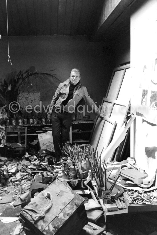 Francis Bacon at his London studio in 1980. It was removed in 1998 and relocated with all its contents at Dublin City Gallery The Hugh Lane. - Photo by Edward Quinn