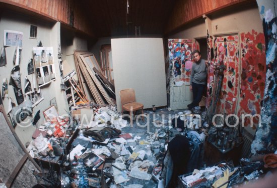 Francis Bacon at his studio, 7 Reece Mews London SW7, 1980. - Photo by Edward Quinn