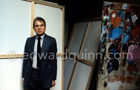 Francis Bacon at his Reece Mews studio. London 1980. - Photo by Edward Quinn