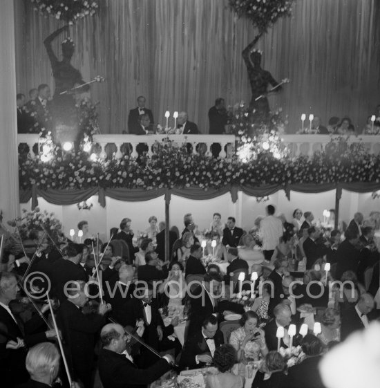 On the balcony Aristotle Onassis and Giorgio Embiricos. Bal de la rose ("Bal du Printemps"), Monte Carlo 1958. - Photo by Edward Quinn