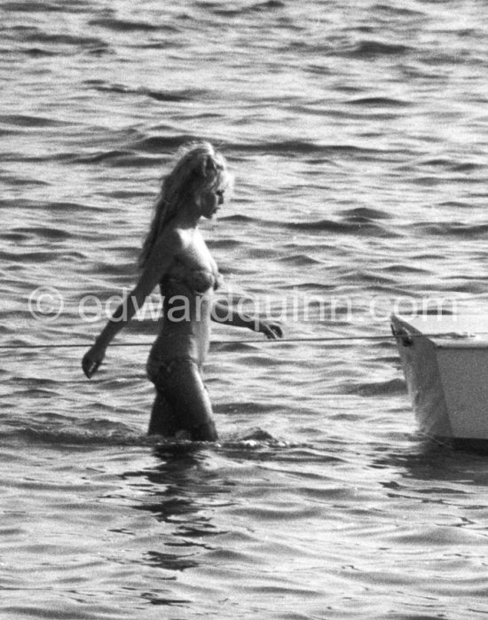 Brigitte Bardot and her Albatross speed boat "Sidonie" near her home "La Madrague". Saint-Tropez 1961. - Photo by Edward Quinn