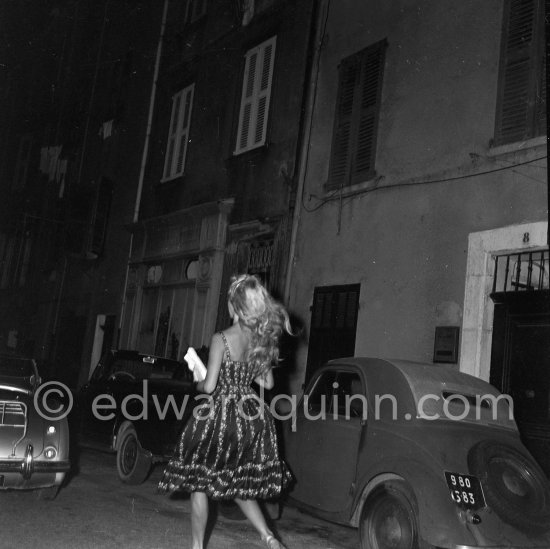 Brigitte Bardot, obviously attractive and in good form, at the time of her honeymoon with Jacques Charrier. Saint-Tropez 1959. Cars: 1953-55 Austin-Healey 100-4; Peugeot 203 cabriolet; 1946-49 Simca 5 - Photo by Edward Quinn