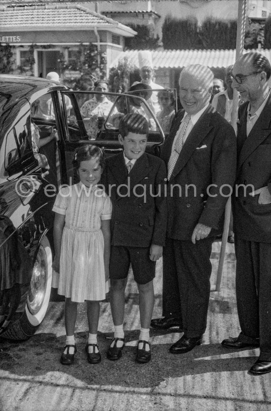 Charlie Chaplin and his children. Nice 1956. Car: 1956 Bentley S1, registered VD42299 – CH, Standard Steel Sports Saloon. Detailed info on this car by expert Klaus-Josef Rossfeldt see About/Additional Infos. - Photo by Edward Quinn