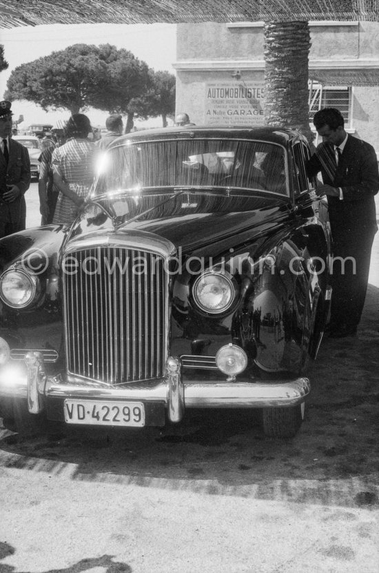 Bentley S1 of Charlie Chaplin. Nice 1956. Registered VD42299 – CH, Standard Steel Sports Saloon. Detailed info on this car by expert Klaus-Josef Rossfeldt see About/Additional Infos. - Photo by Edward Quinn