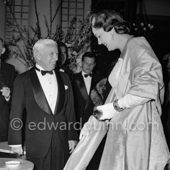Charly Chaplin and the Begum, Figaro Gala. Cannes 1953. - Photo by Edward Quinn