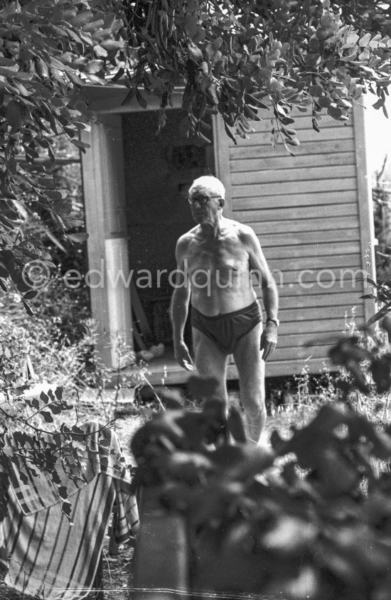 Le Corbusier (Charles-Édouard Jeanneret) at his holiday hut at Roquebrune, Cap Martin - Photo by Edward Quinn