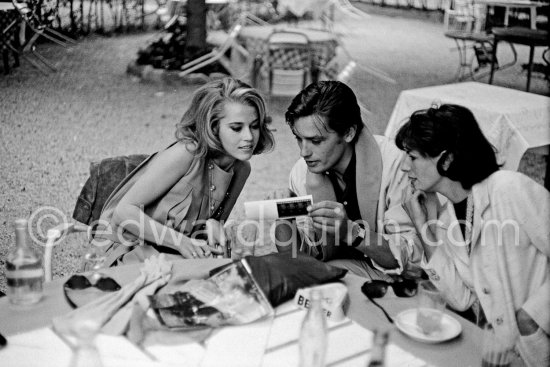 Shooting break: Jane Fonda and Alain Delon on the film set of "Les Félins". Antibes 1964. - Photo by Edward Quinn