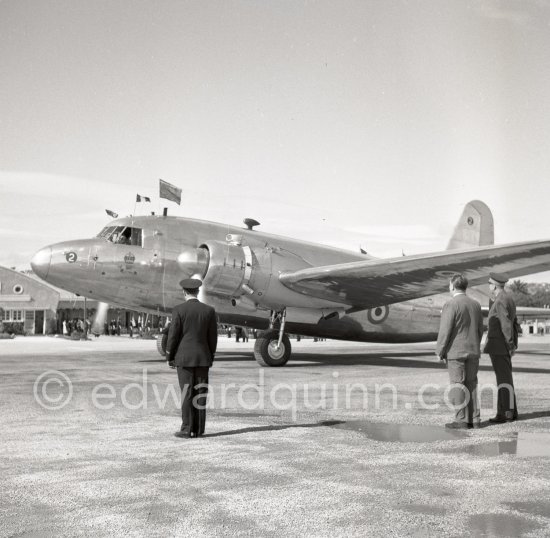 The onlookers saw Princess Elizabeth, later Queen Elizabeth II, arriving in a Viking C2 aircraft, King\'s Flight, during the stop she made at Nice Airport, while on a flight from London to Malta where she was going to meet the Duke of Edinburgh, Prince Philip. Nice 19.3.1951. - Photo by Edward Quinn