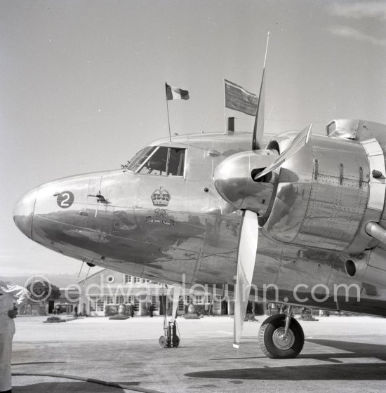 The onlookers saw Princess Elizabeth, later Queen Elizabeth II, arriving in a Viking aircraft King\'s Flight during the stop she made at Nice Airport, while on a flight from London to Malta where she was going to meet the Duke of Edinburgh, Prince Philip. Nice 19.3.1951. - Photo by Edward Quinn