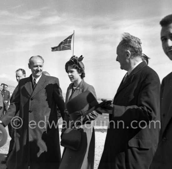 The onlookers saw Princess Elizabeth, later Queen Elizabeth II, very stylishly dressed disembarking from a Viking aircraft during the stop she made at Nice Airport, while on a flight from London to Malta where she was going to meet the Duke of Edinburgh. She was greeted by local officials. Nice 19.3.1951. - Photo by Edward Quinn
