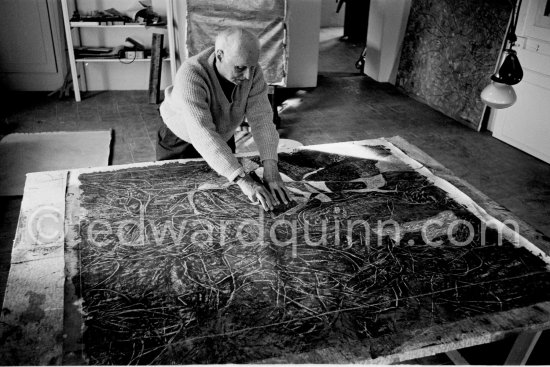 Max Ernst working on the painting "Schwalbennest". Seillans 1966. - Photo by Edward Quinn
