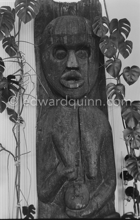 The wooden sculpture of Kwakiutl Max Ernst bought in 1941 in New York. Seillans 1974. - Photo by Edward Quinn