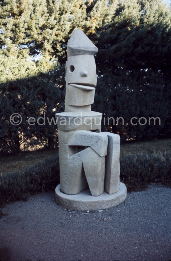 Sculpture in the garden of the second house of Max Ernst and Dorothea Tanning in Seillans 1975. - Photo by Edward Quinn