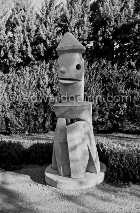 Sculpture in the garden of the second house of Max Ernst and Dorothea Tanning in Seillans 1975. - Photo by Edward Quinn