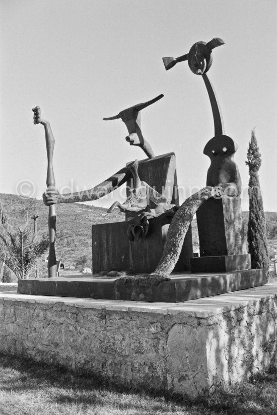 Sculpture "Capricorne" in the garden of the second house of Max Ernst and Dorothea Tanning in Seillans 1974. - Photo by Edward Quinn