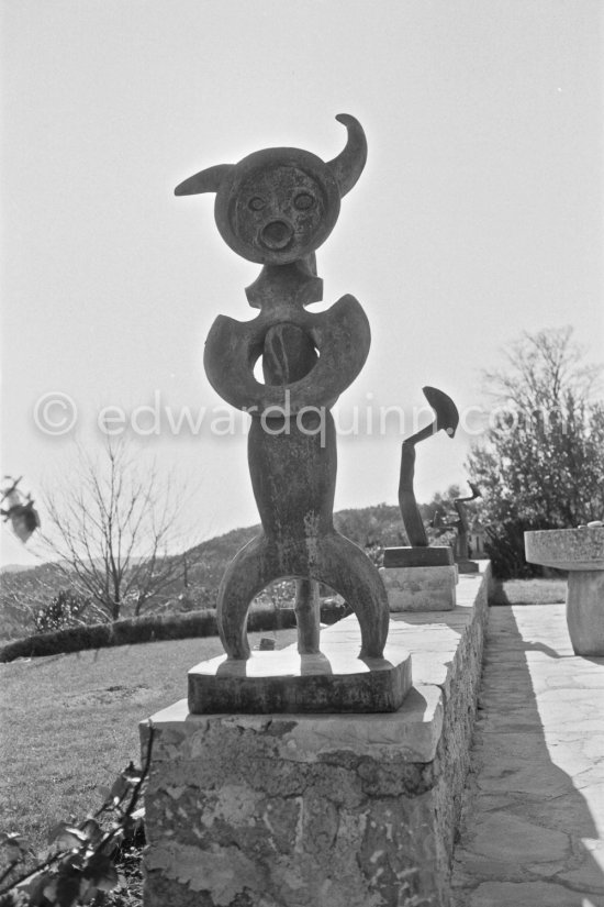 "Moonmad" in the garden of the second house of Max Ernst and Dorothea Tanning in Seillans 1975. - Photo by Edward Quinn