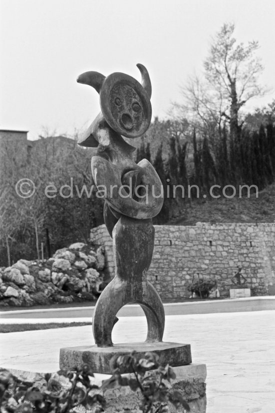 "Moonmad" in the garden of the second house of Max Ernst and Dorothea Tanning in Seillans 1975. - Photo by Edward Quinn