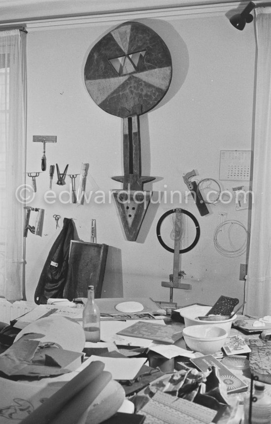 Max Ernst\'s tools at his studio. With an African tribal art mask. Paris 1974. - Photo by Edward Quinn