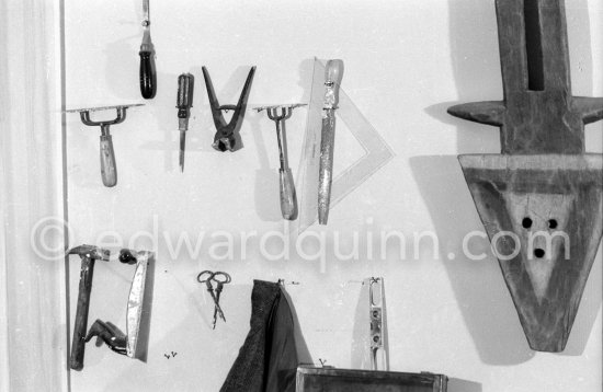 Max Ernst\'s tools at his studio 4. With an African tribal art mask. Paris 1974. - Photo by Edward Quinn