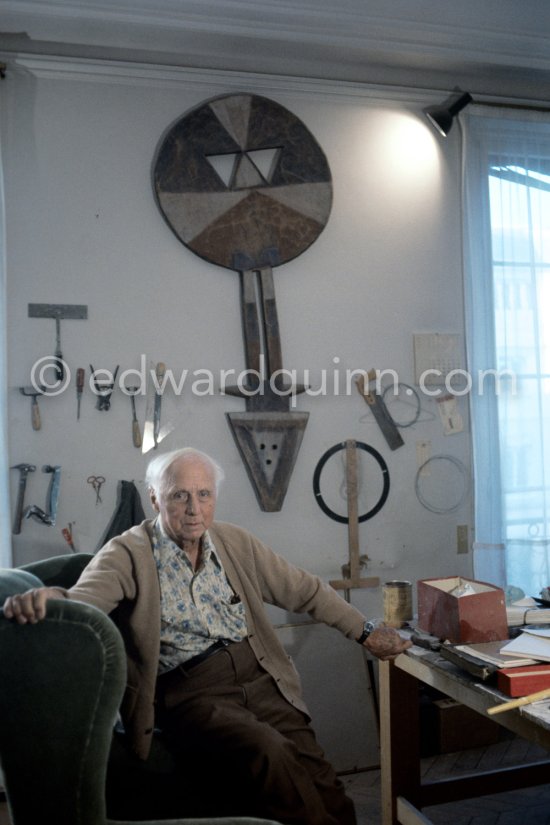 Max Ernst at his studio in Paris 1974. On the wall an African mask from Côte d\'Ivoire. - Photo by Edward Quinn