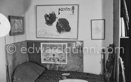 A corner at Max Ernst\'s apartment. Paris 1975. - Photo by Edward Quinn