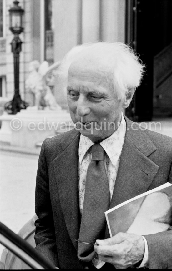 Max Ernst leaving the opening of the exhibition "Dorothea Tanning: Oeuvre" (retrospective), Centre National d\'Art Contemporain, Paris, May 28 - July 8, 1974. - Photo by Edward Quinn