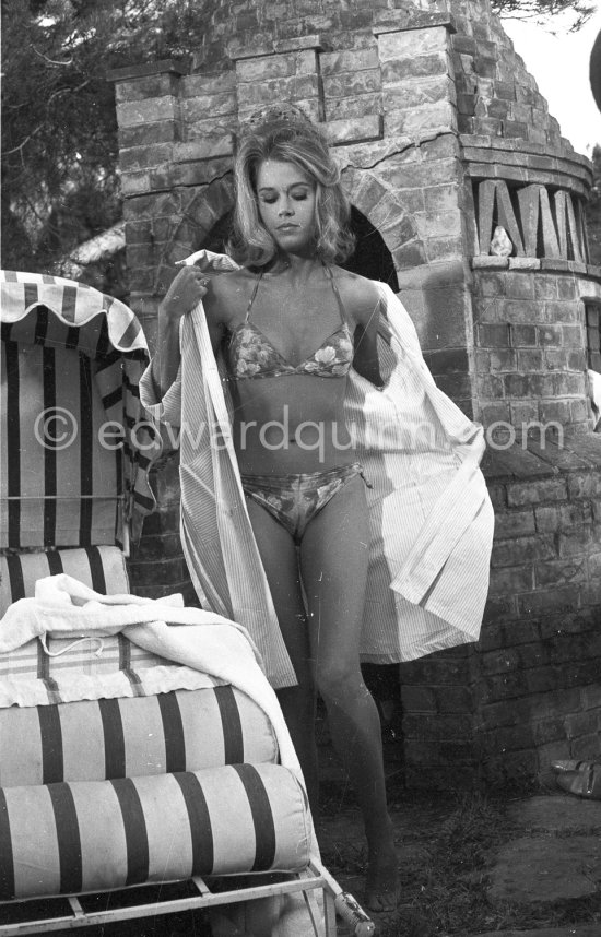 Jane Fonda on the film set of "Les Félins" ("Love Cage", "Joy House"), Antibes 1964. - Photo by Edward Quinn