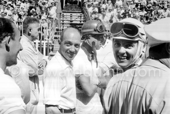 Driver briefing. From right: Cesare Perdisa, Peter Collins, Robert Manzon, Louis Rosier, far left Stirling Moss. Monaco Grand Prix 1956. - Photo by Edward Quinn