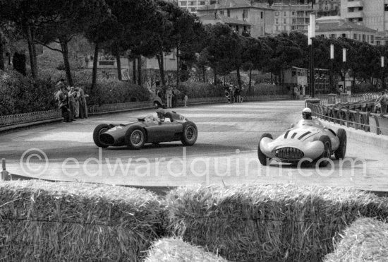 Peter Collins, (26) Ferrari-Lancia D50, Elie Bayol, (4) Gordini T32. Monaco Grand Prix 1956. - Photo by Edward Quinn