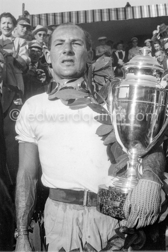 Stirling Moss with the winner\'s trophy. Monaco Grand Prix 1956. - Photo by Edward Quinn