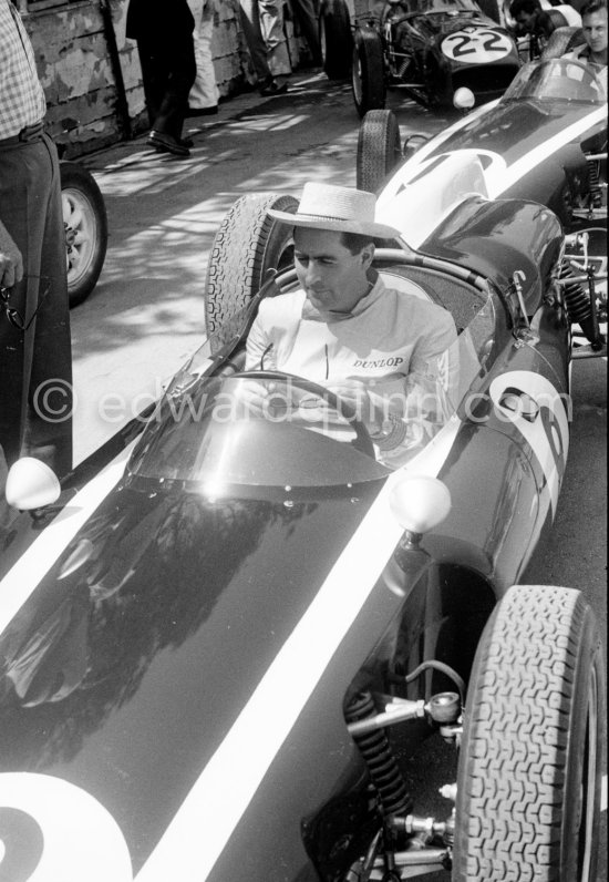 Jack Brabham, (8) Cooper T53, behind him Bruce McLaren, (10) Cooper T53. Monaco Grand Prix 1960. - Photo by Edward Quinn