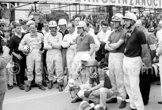 Driver briefing. From Left: Innes Ireland, Alan Stacey, Tony Brooks, Stirling Moss, Bruce McLaren, Wolfgang von Trips, Joakim Bonnier, squatting Phil Hill and Richie Ginther. Monaco Grand Prix 1960. - Photo by Edward Quinn