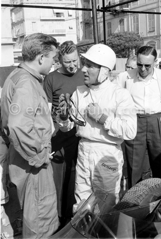 The Scarabs were disappointingly slow and to find out if it was the driver or the car, Reventlow (left) let Stirling Moss try one. He did a better time but it would not have been enough to qualify. Monaco Grand Prix 1960. - Photo by Edward Quinn