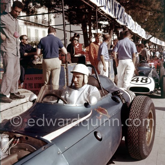 The Scarabs were disappointingly slow and to find out if it was the driver or the car, Reventlow let Stirling Moss try one. He did a better time but it would not have been enough to qualify. Monaco Grand Prix 1960. - Photo by Edward Quinn