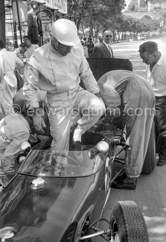 Stirling Moss, (28) Lotus 18. Monaco Grand Prix 1960. - Photo by Edward Quinn