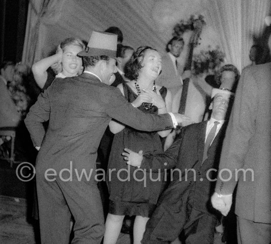 Stirling Moss, winner of the Grand Prix, Swedish model Helga Mayerhoffer, Chris Bristow and a friend. Gala of Monaco Grand Prix 1960. - Photo by Edward Quinn