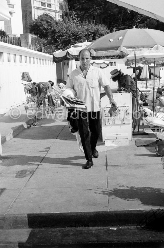 After winning the Grand Prix Stirling Moss perpares for a bout of water skiing. Monaco Grand Prix 1960. - Photo by Edward Quinn
