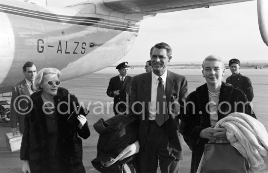 Cary Grant and his wife Betsy Drake arriving at Nice Airport 1957. - Photo by Edward Quinn