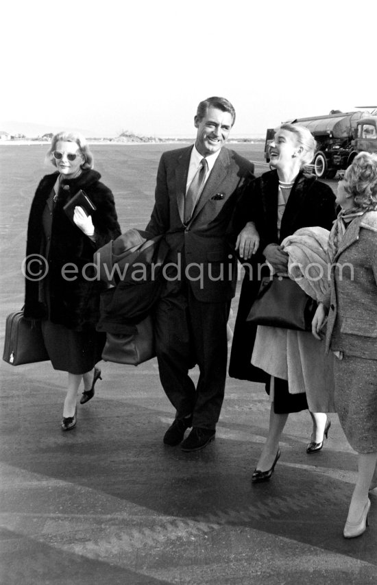 Cary Grant and his wife Betsy Drake arriving at Nice Airport 1957. - Photo by Edward Quinn