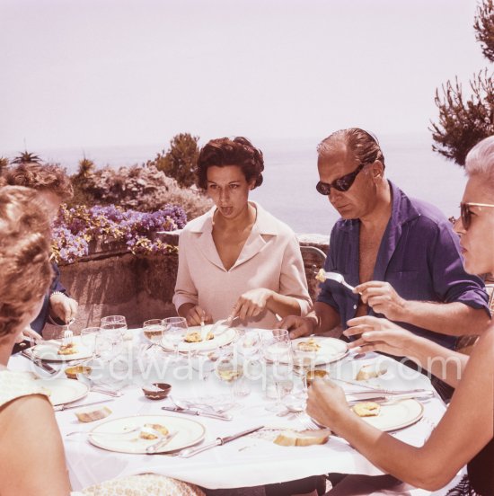 Curd Jürgens, his wife Simone Bicheron and friends at Villa Saint-Hospice. Saint-Jean-Cap-Ferrat 1957. - Photo by Edward Quinn
