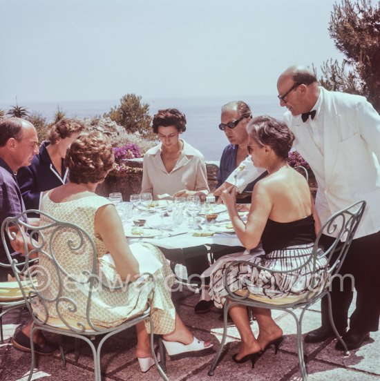 Curd Jürgens, his wife Simone Bicheron and friends at Villa Saint-Hospice. Saint-Jean-Cap-Ferrat 1957. - Photo by Edward Quinn