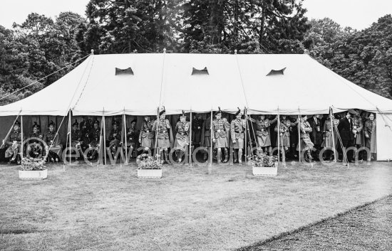 a tent for the musicians. Visit of President Kennedy to Ireland. Garden party at Aras an Uchtarain, the official residence and principal workplace of the President of Ireland. It is located off Chesterfield Avenue in the Phoenix Park. Dublin 27.6.1963. - Photo by Edward Quinn