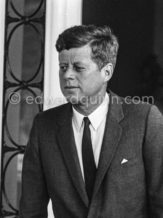 Visit of President Kennedy to Ireland. Garden party at Aras an Uchtarain, the official residence and principal workplace of the President of Ireland. It is located off Chesterfield Avenue in the Phoenix Park. Dublin 27.6.1963. - Photo by Edward Quinn