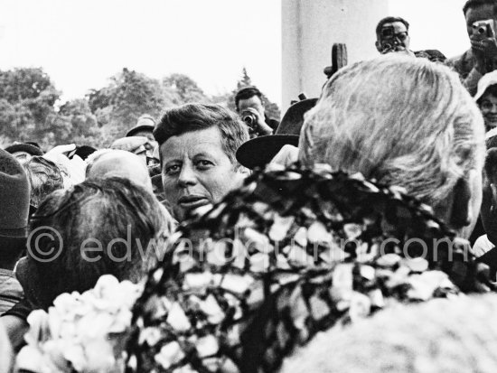 Visit of President Kennedy to Ireland. Garden party at Aras an Uchtarain, the official residence and principal workplace of the President of Ireland. It is located off Chesterfield Avenue in the Phoenix Park. Dublin 27.6.1963. - Photo by Edward Quinn