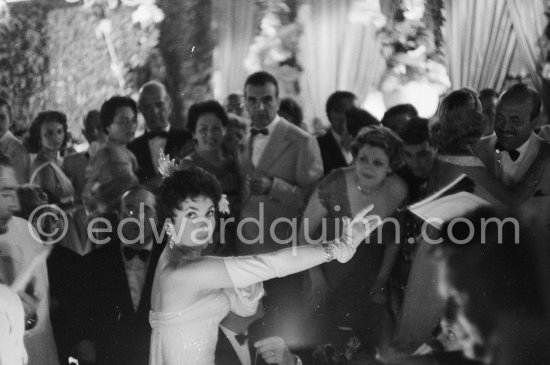 Gina Lollobrigida, centre of attraction, at the gala evening in aid of polio victims. Monte Carlo Sporting Club. Monte Carlo 1955. - Photo by Edward Quinn