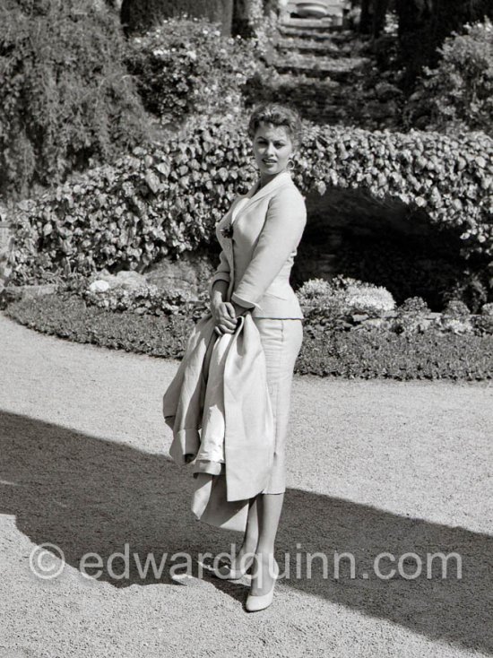 Sophia Loren at Villa Yakymour. Cannes1955. - Photo by Edward Quinn