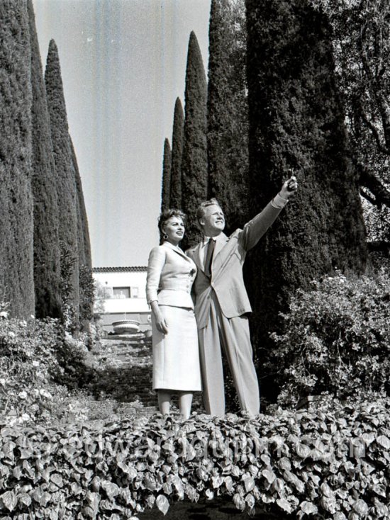 Sophia Loren and Van Johnson at Villa Yakymour. Le Cannet 1955. - Photo by Edward Quinn